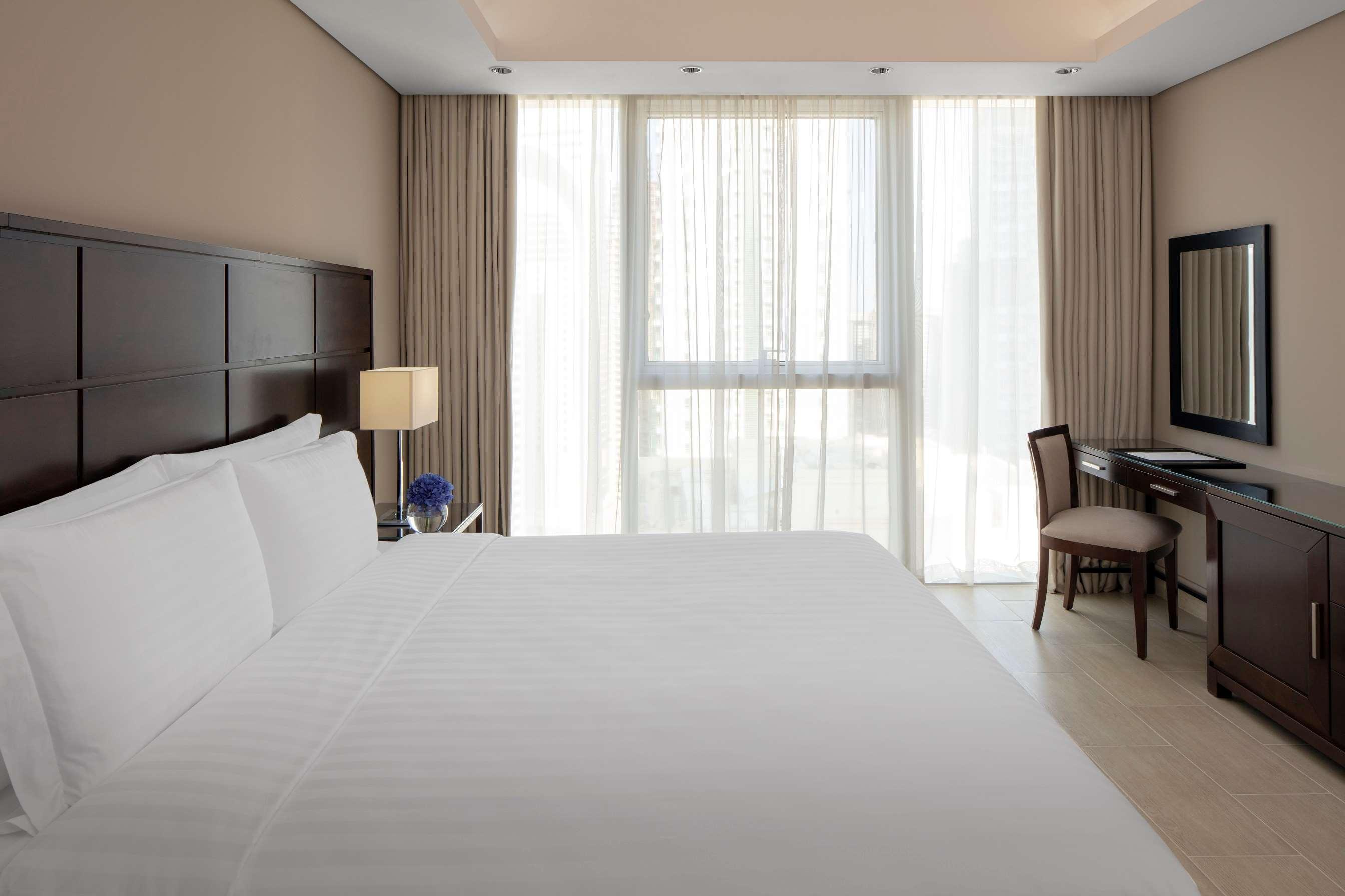โรงแรมดุสิต โดฮา ภายนอก รูปภาพ A bedroom at the hotel