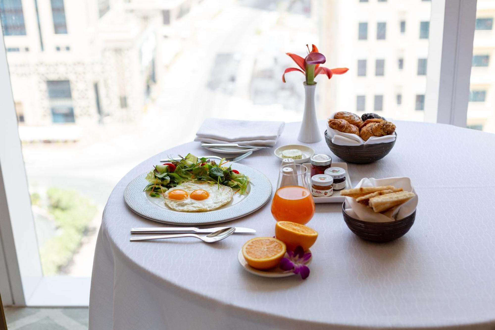 โรงแรมดุสิต โดฮา ภายนอก รูปภาพ Room service