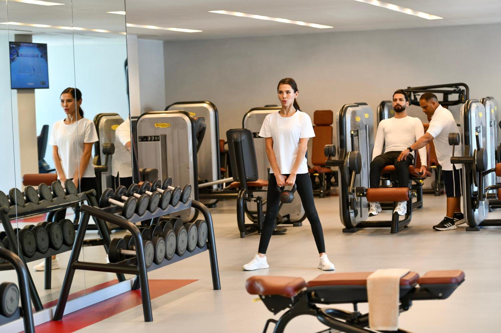 โรงแรมดุสิต โดฮา ภายนอก รูปภาพ The gym at the hotel
