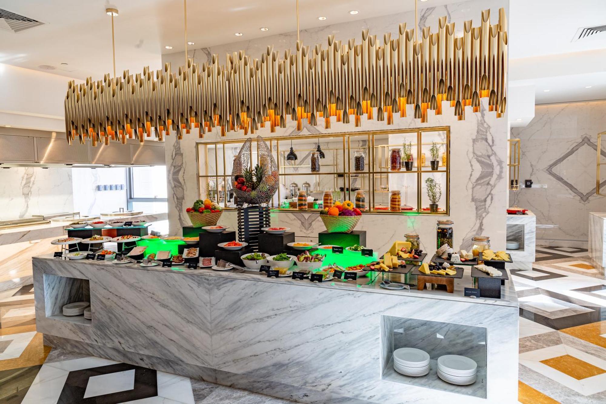 โรงแรมดุสิต โดฮา ภายนอก รูปภาพ The buffet at the restaurant